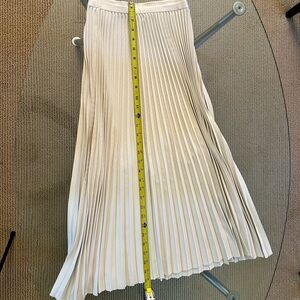 Isnana (Korean brand) Cream A-Line Pleated Skirt